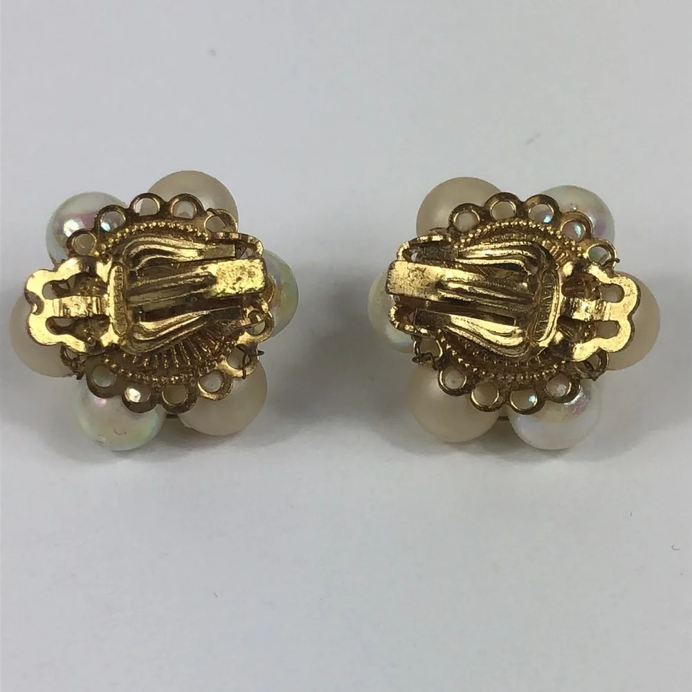 Vintage Clip On Earrings Women’s Signed Japan Cluster Faux Pearl Beads Retrp - Picture 3 of 8